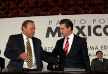 El presidente de la República, acompañado de Jesús Zambrano, del PRD, y Gustavo Madero, del PAN. Foto: Cortesía Presidencia