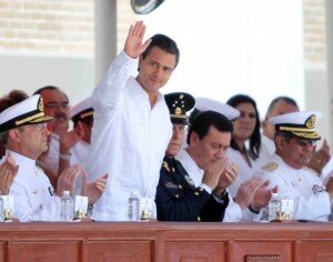 Presenncia. El presidente Enrique Peña Nieto encabezó la ceremonia de Jura de Bandera de los cadetes del Primer Año de la Heroica Escuela Naval Militar
