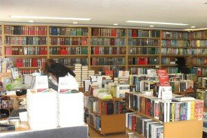 Fomento. El precio único de venta "está dirigido a difundir la cultura del libro sin que otorgue ventajas exclusivas e indebidas a favor de determinados editores"