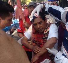 Saldo. Tres lesionados dejó la agresión por parte de comerciantes hacia los maestros durante su marcha hacia la Cámara de Diputados
