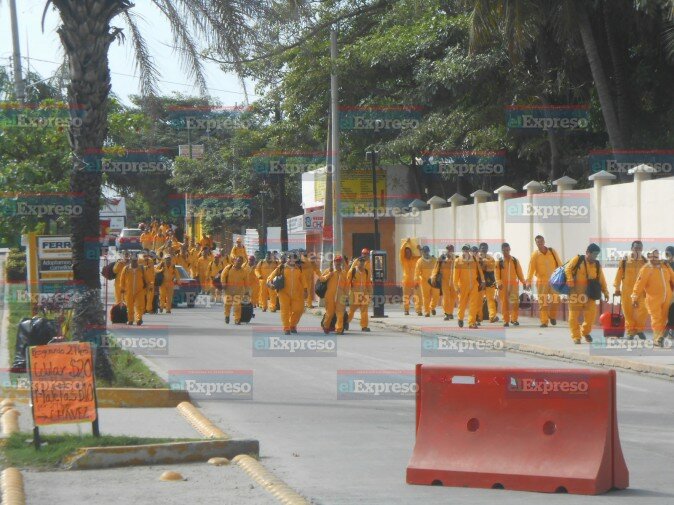 Empleados oceanografía plataforma