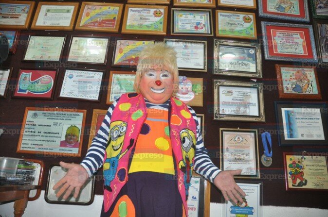 Fotos: natalia sáenz may El mejor reconocimiento. Su familia fue la que lo llevó a descubrir su verdadera vocación y ahora es la que le ha rendido el más grande homenaje que le han podido dar en los largos años de su trayectoria profesional.