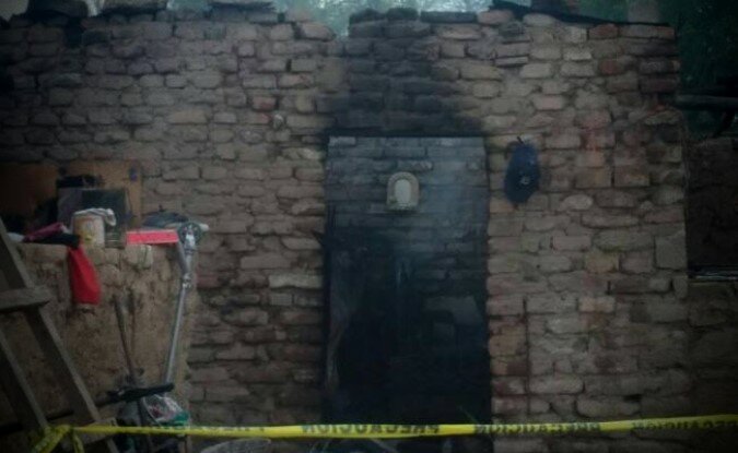 Incendio en casa mata a tres niños; dormían solitos