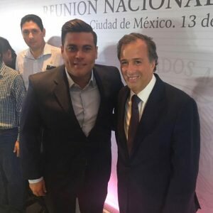 Intercambia estrategias con titular de la Sedesol