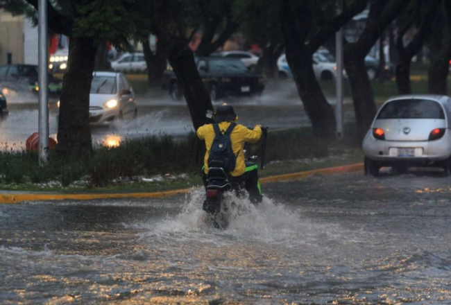 Alertan por la llegada de lluvia atípica