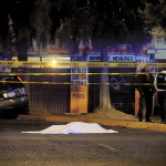 Muere atropellado por bajarse de su auto a reclamar percance vial