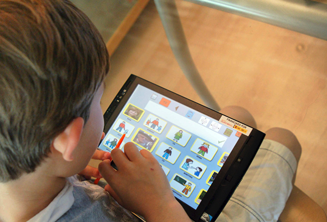 Aumentará 80% el número de niños con miopía por uso de smartphones