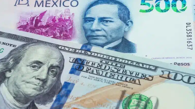 El peso mexicano cae frente al dólar... a la espera del discurso de Powell