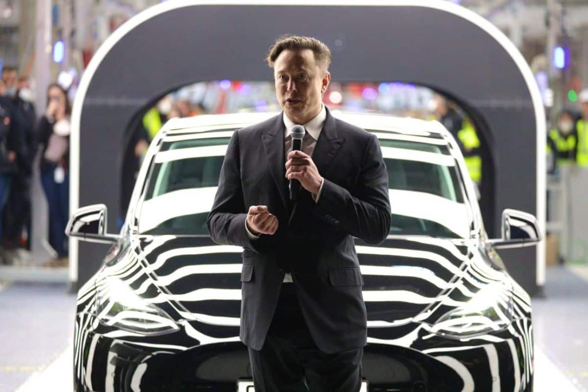 Elon Musk promete un salario muy interesante si logras caminar más de 8 horas al día... (pero hay una trampa)