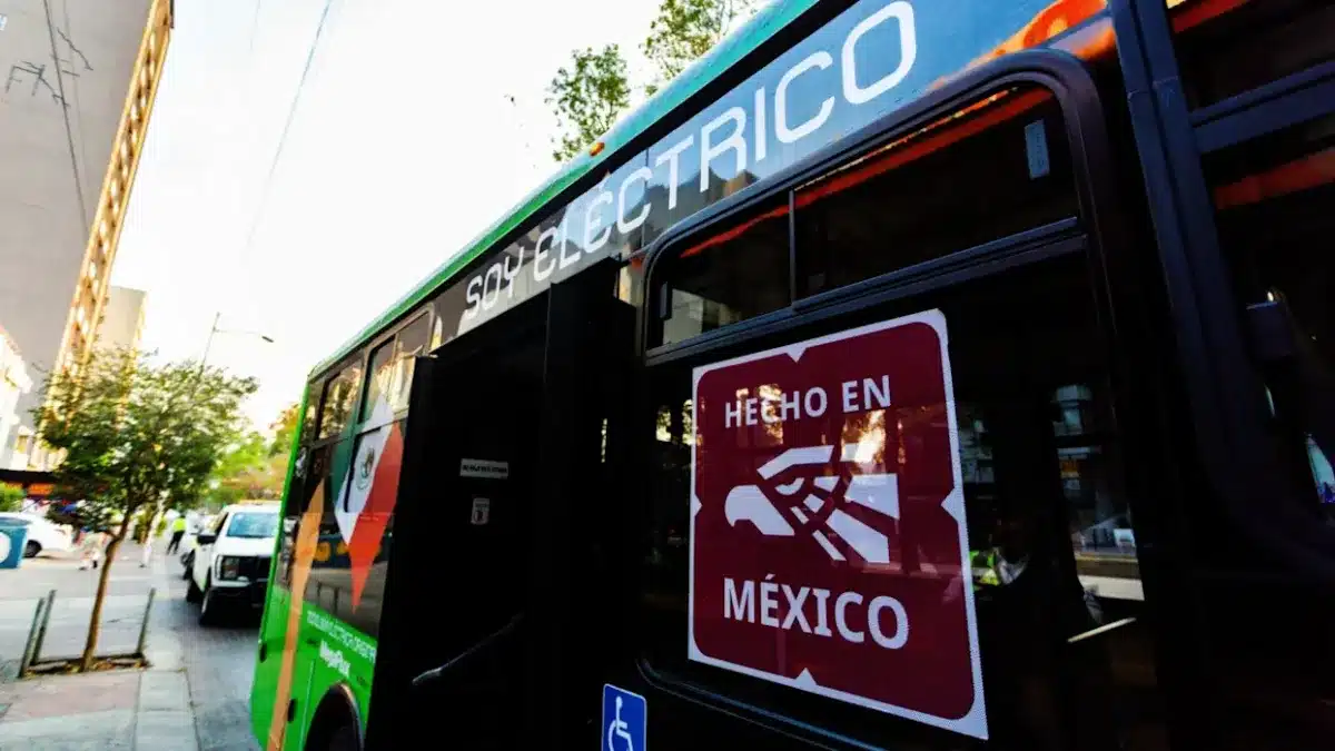 Taruk, el autobús eléctrico fabricado en México, atrae todas las miradas