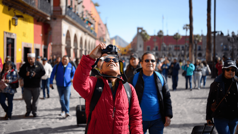 “Llegan Muchísimos Turistas Canadienses” Enciende Debate y Alerta De Canadá 2025