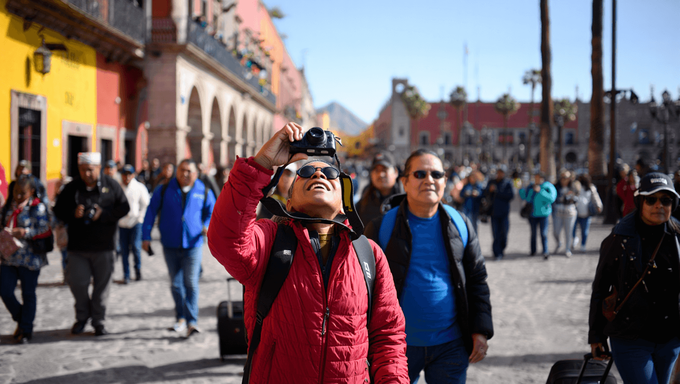 “Llegan Muchísimos Turistas Canadienses” Enciende Debate y Alerta De Canadá 2025
