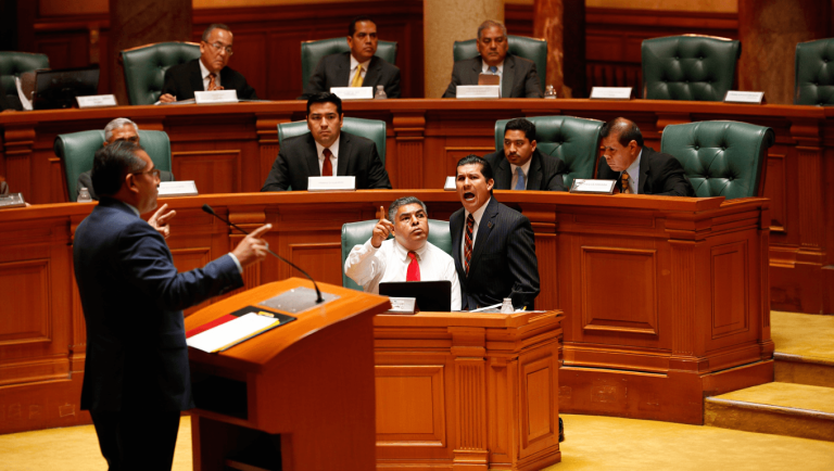 La Iniciativa Está Hecha Con Las Patas Sparks Senate Debate Over Pensiones 2026