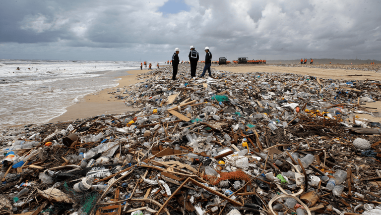 Autoridades Reportan 889 Toneladas en 48 Playas en Abril, Por Qué Importa Ahora