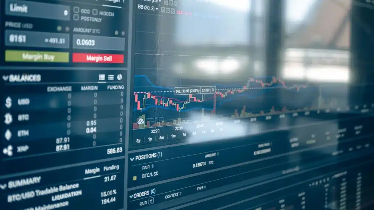 Tabla de datos financieros mostrando indicadores de mercado y reservas en efectivo
